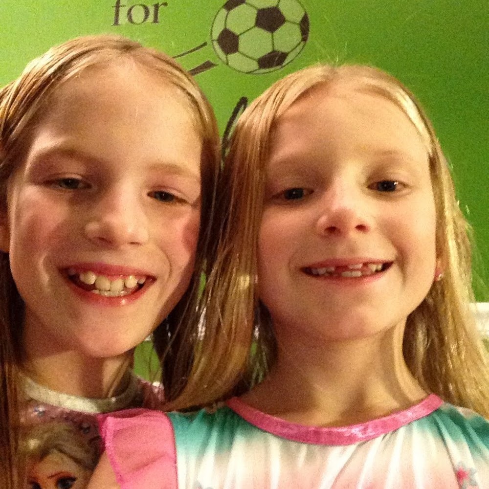 Meet your Posher, 2 awesome